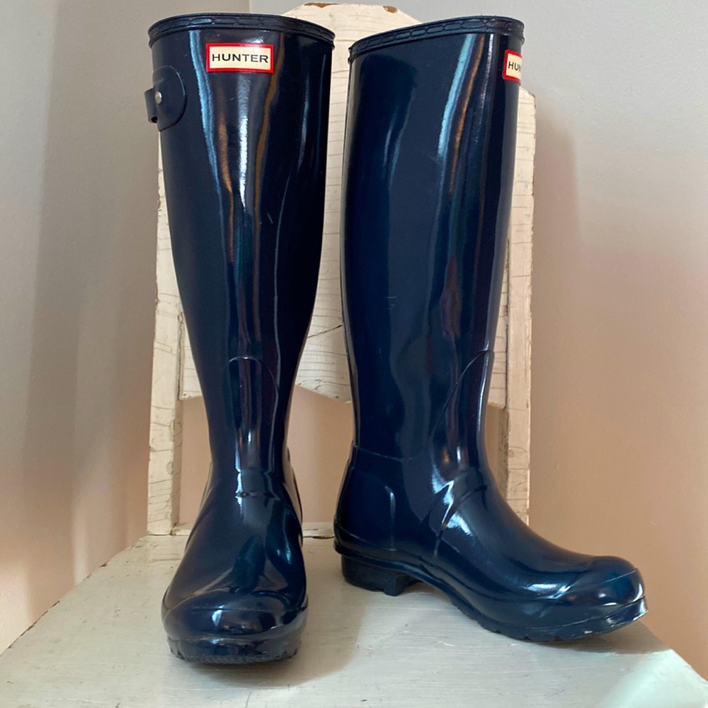 Navy Blue High Gloss Hunter Rain Boots, size 6